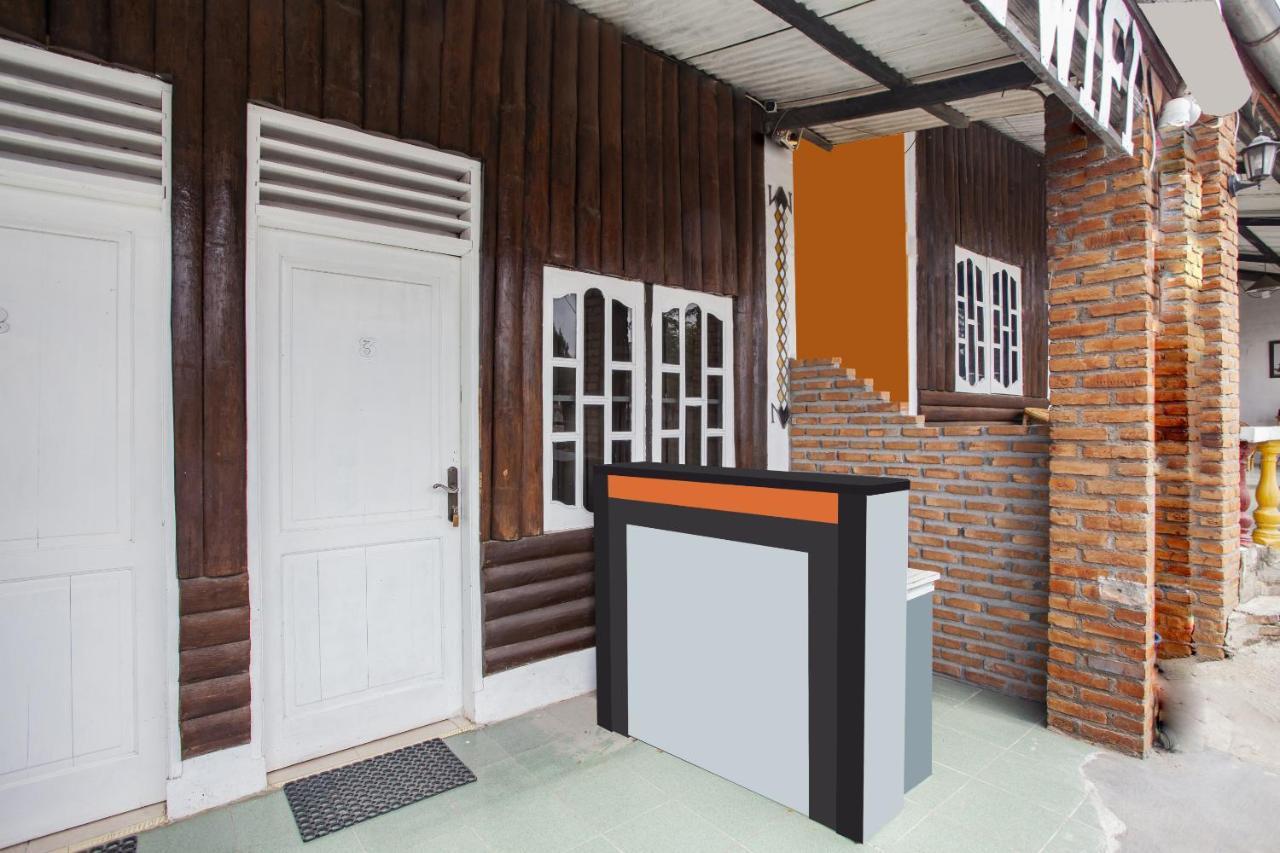 Oyo Flagship 2799 Berastagi Backpacker Rooms Екстериор снимка