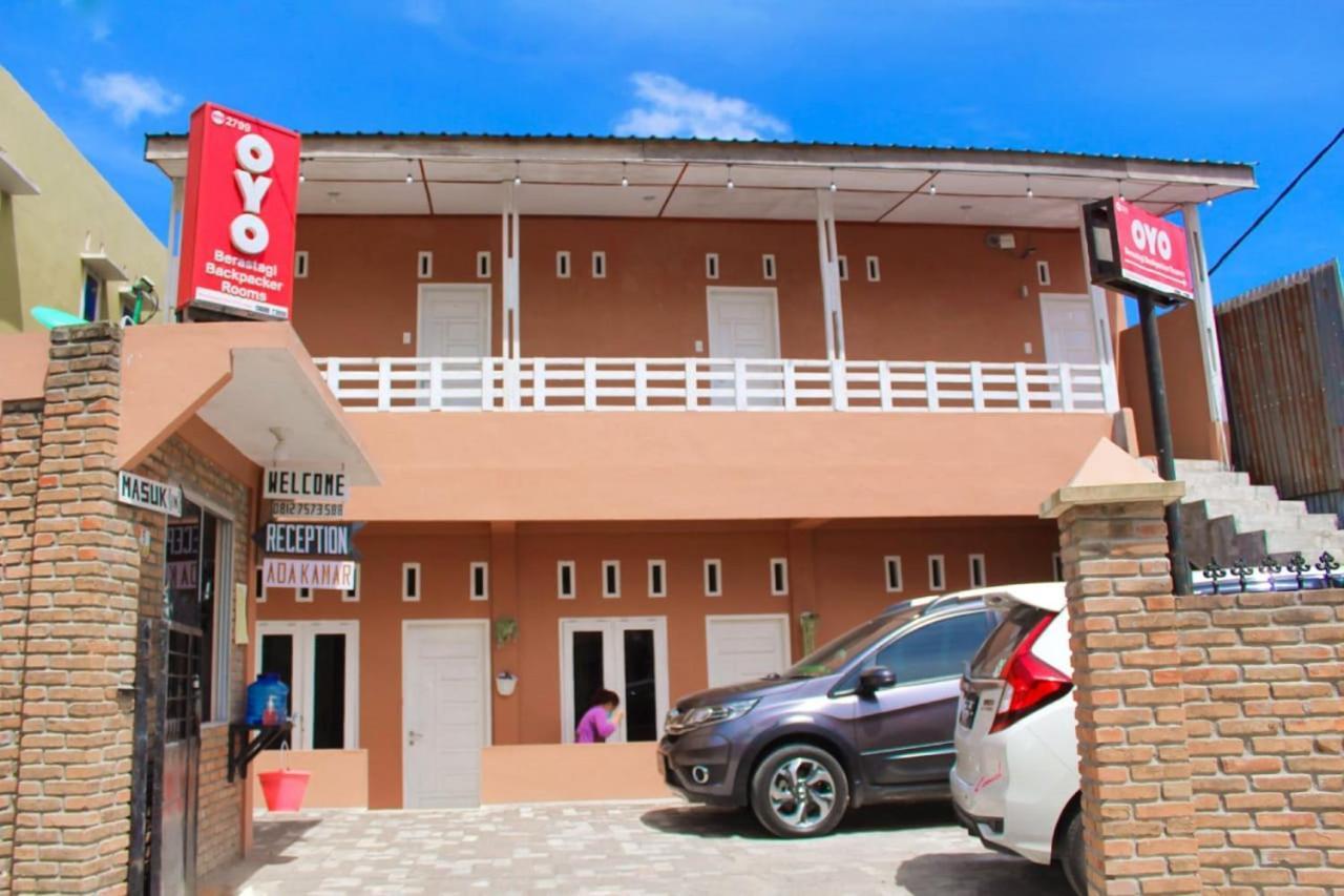 Oyo Flagship 2799 Berastagi Backpacker Rooms Екстериор снимка