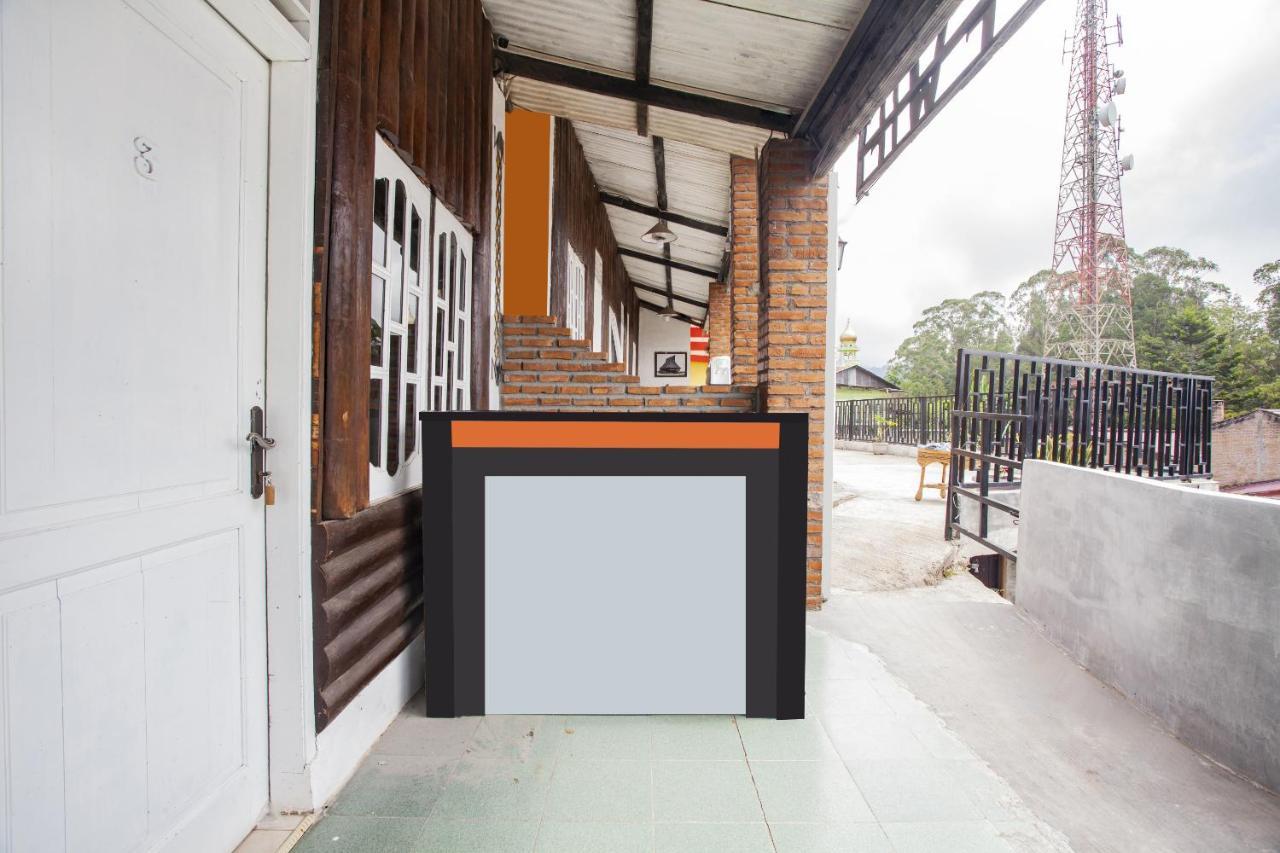 Oyo Flagship 2799 Berastagi Backpacker Rooms Екстериор снимка
