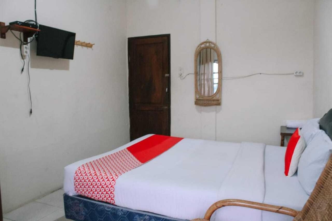 Oyo Flagship 2799 Berastagi Backpacker Rooms Екстериор снимка