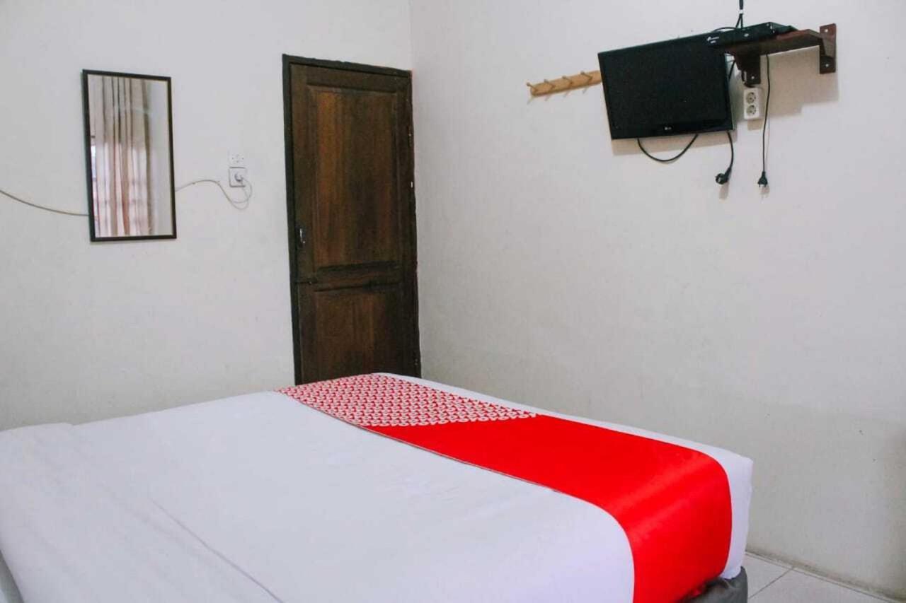 Oyo Flagship 2799 Berastagi Backpacker Rooms Екстериор снимка
