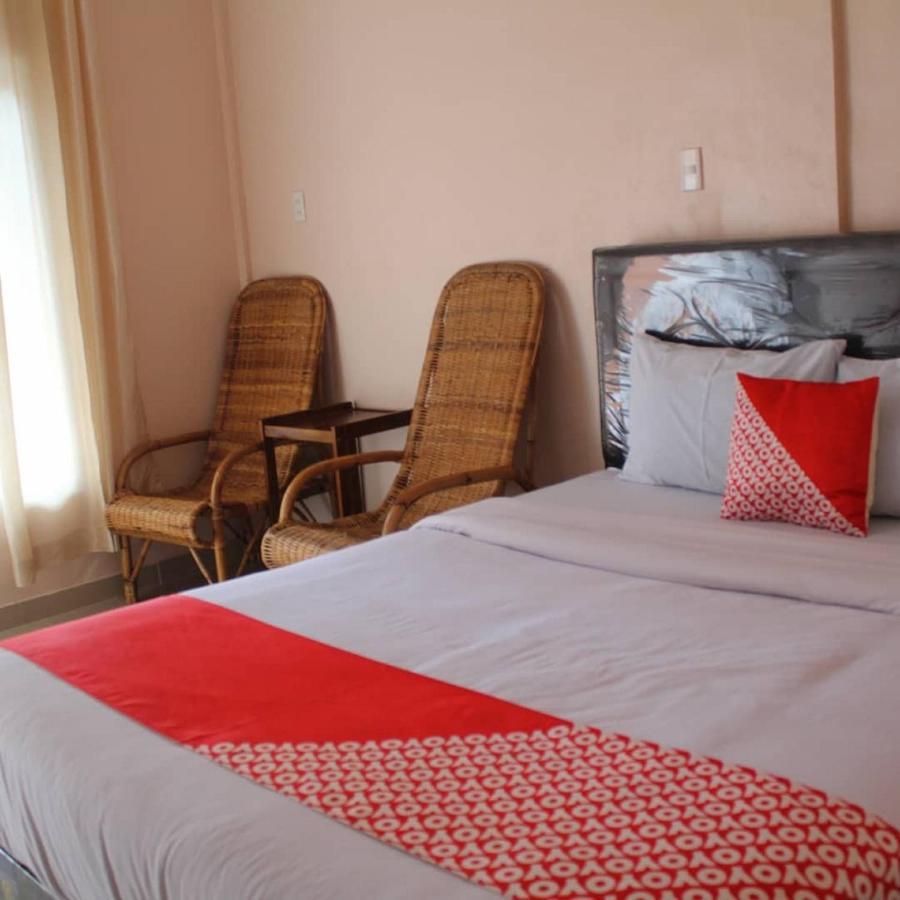 Oyo Flagship 2799 Berastagi Backpacker Rooms Екстериор снимка