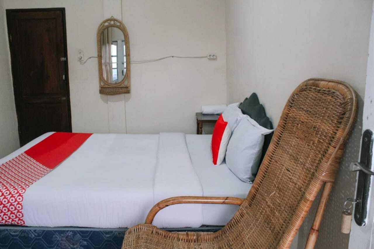 Oyo Flagship 2799 Berastagi Backpacker Rooms Екстериор снимка